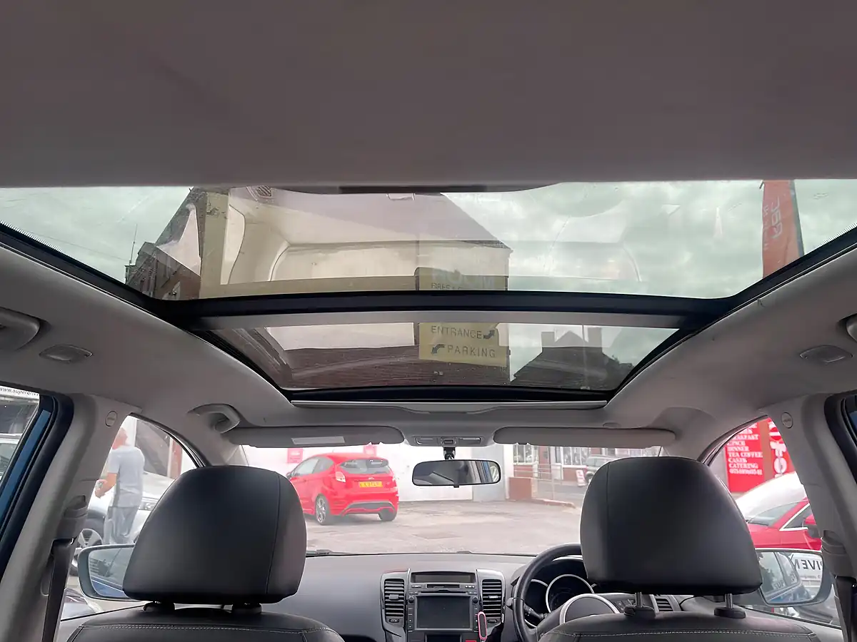 Used 2012 Kia Venga 3 Blue - Interior and Exterior details 18
