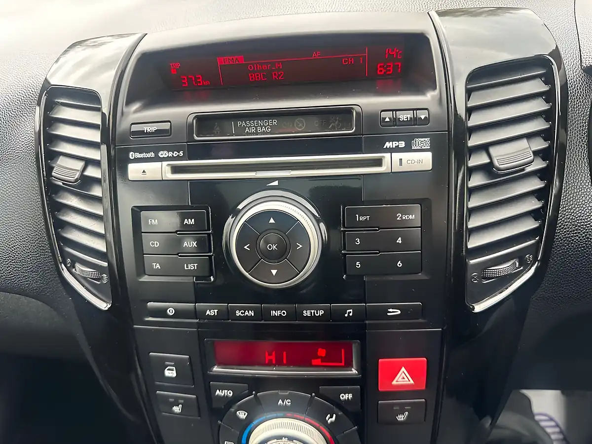 Used 2012 Kia Venga Ecodynamics 3 White - Interior and Exterior details 19