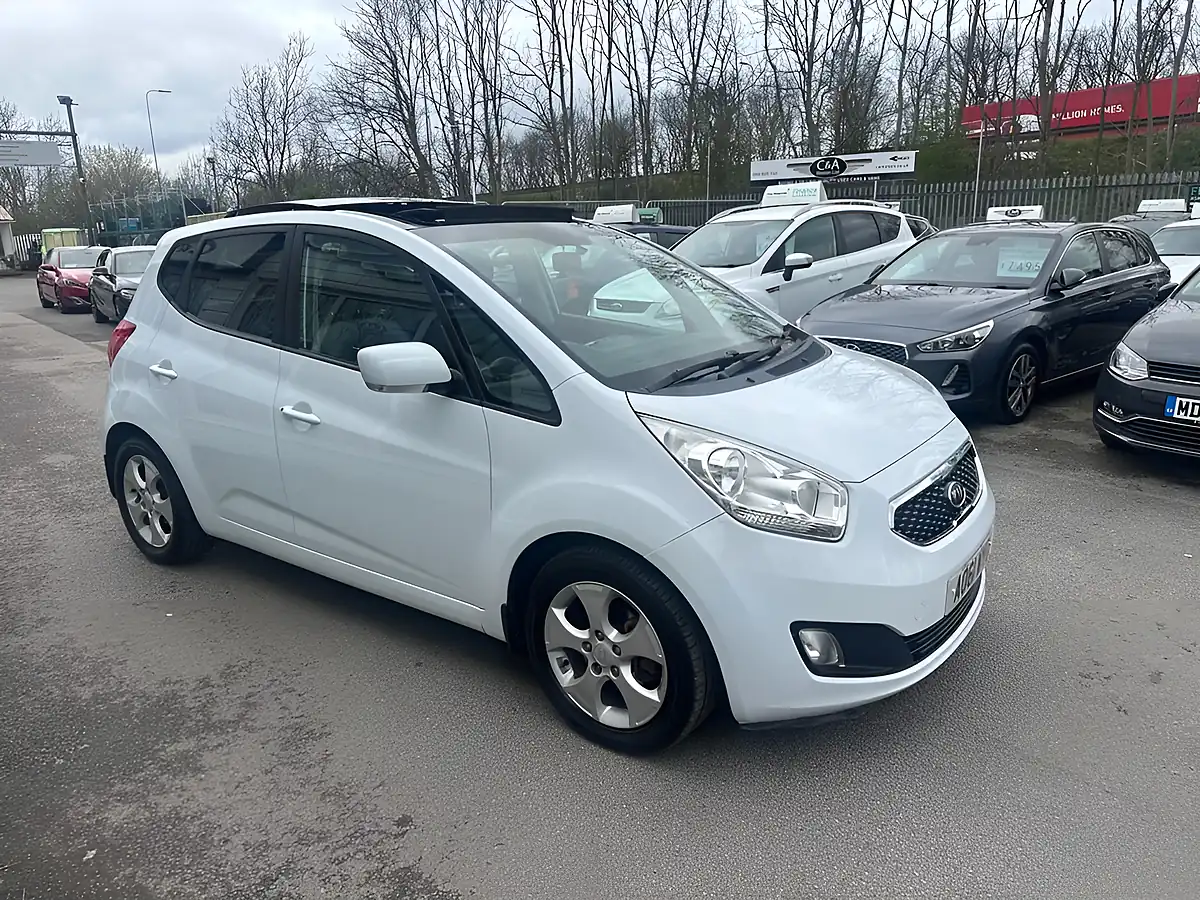 Used 2012 Kia Venga Ecodynamics 3 White - Interior and Exterior details 9