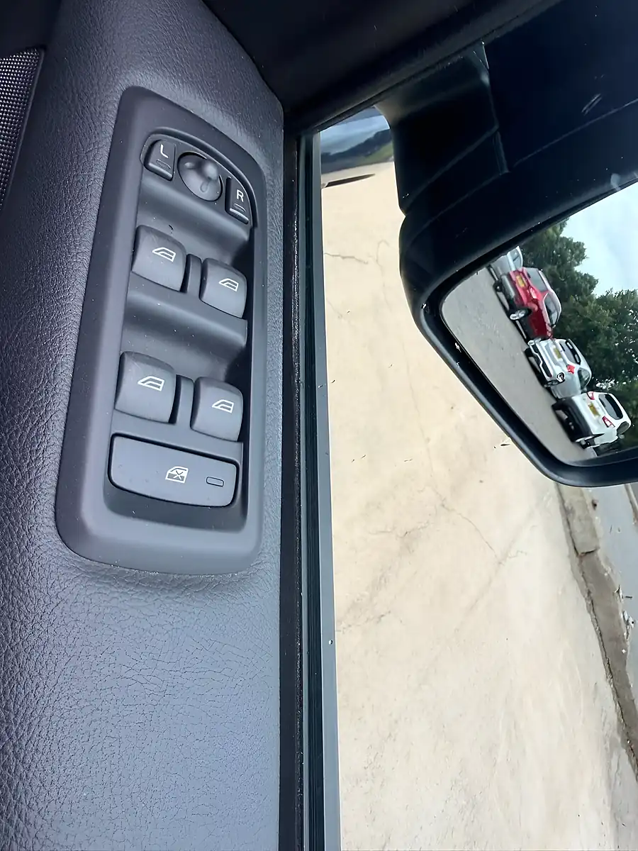 Used 2012 Land Rover Discovery 4 Gs Blue - Interior and Exterior details 12