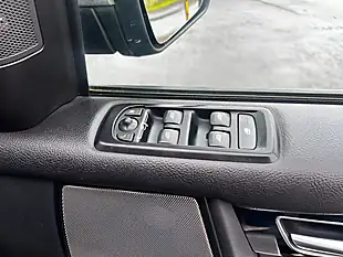 Used 2012 Land Rover Discovery 4 Hse Black - Interior and Exterior details 10