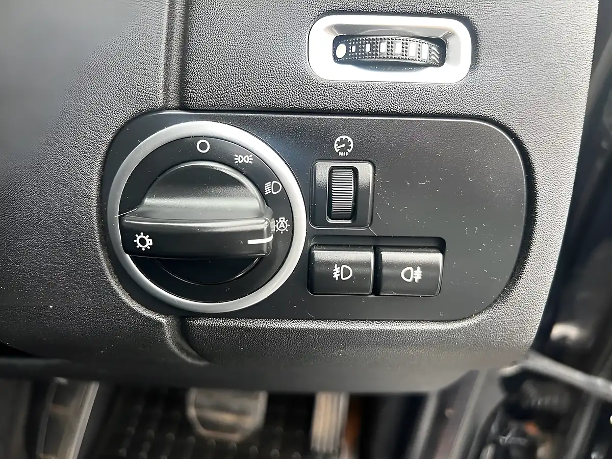 Used 2012 Land Rover Discovery 4 Hse Black - Interior and Exterior details 11