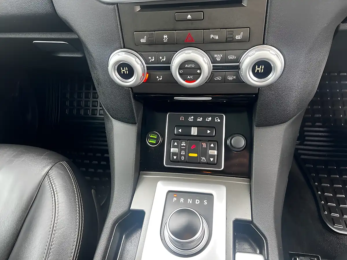 Used 2012 Land Rover Discovery 4 Hse Black - Interior and Exterior details 12