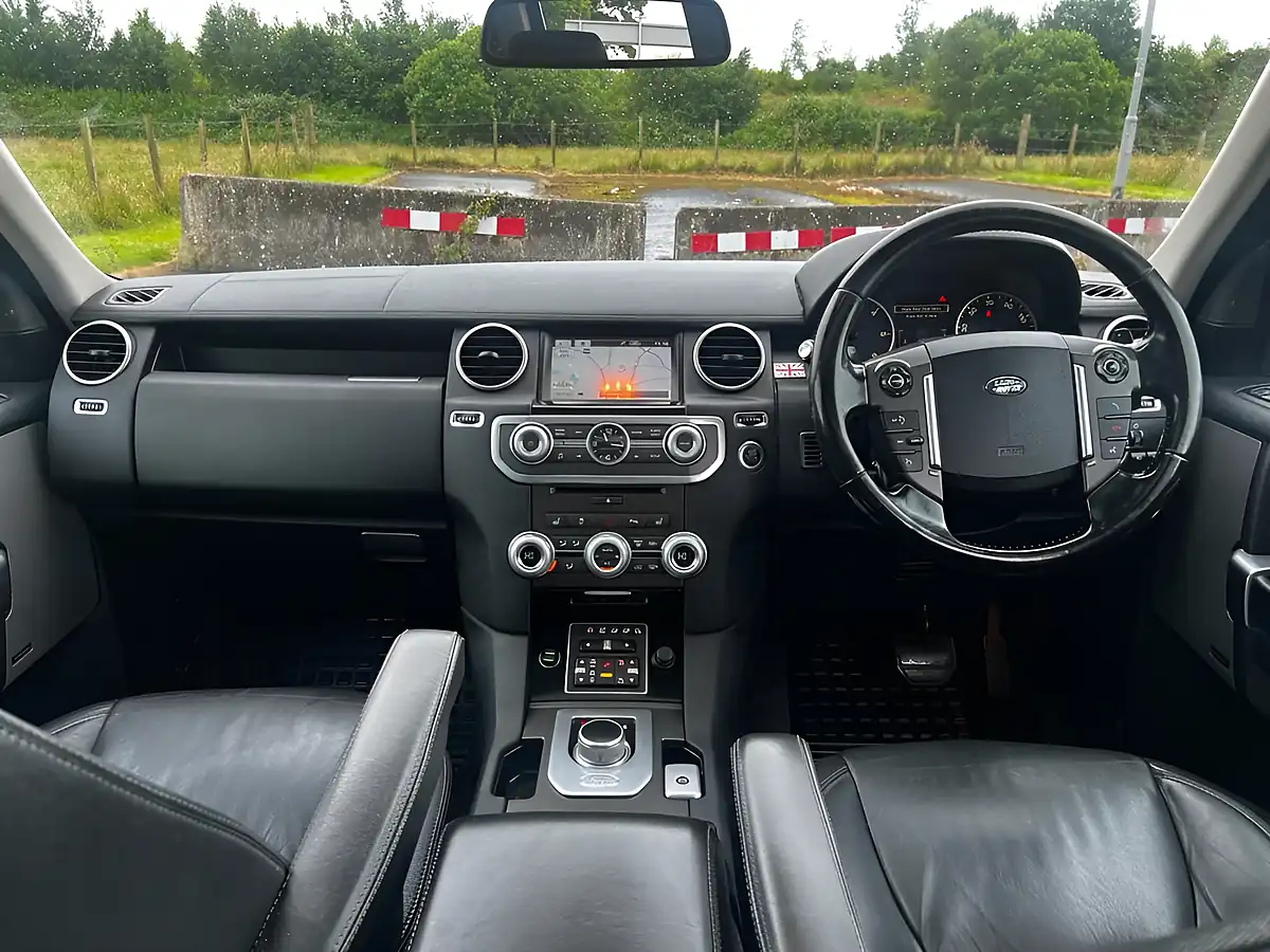 Used 2012 Land Rover Discovery 4 Hse Black - Interior and Exterior details 14
