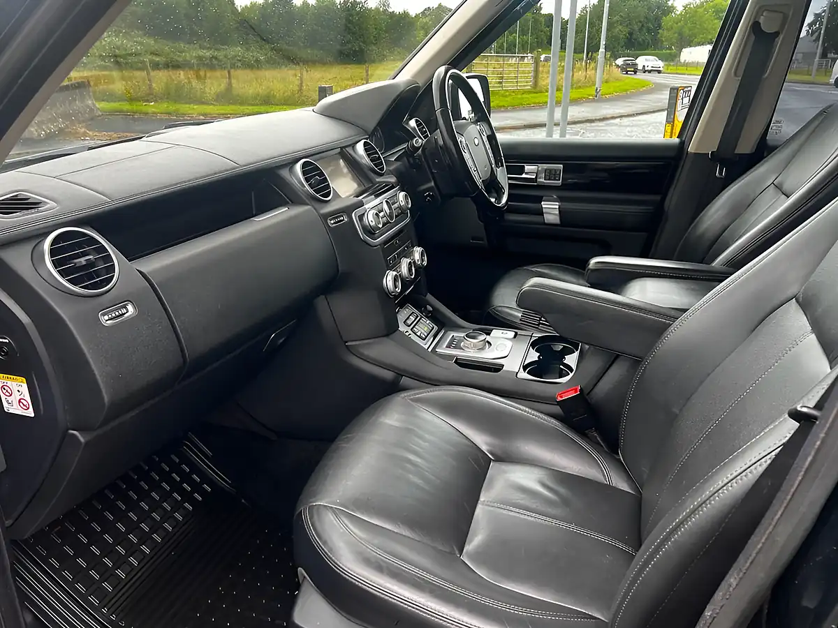 Used 2012 Land Rover Discovery 4 Hse Black - Interior and Exterior details 17