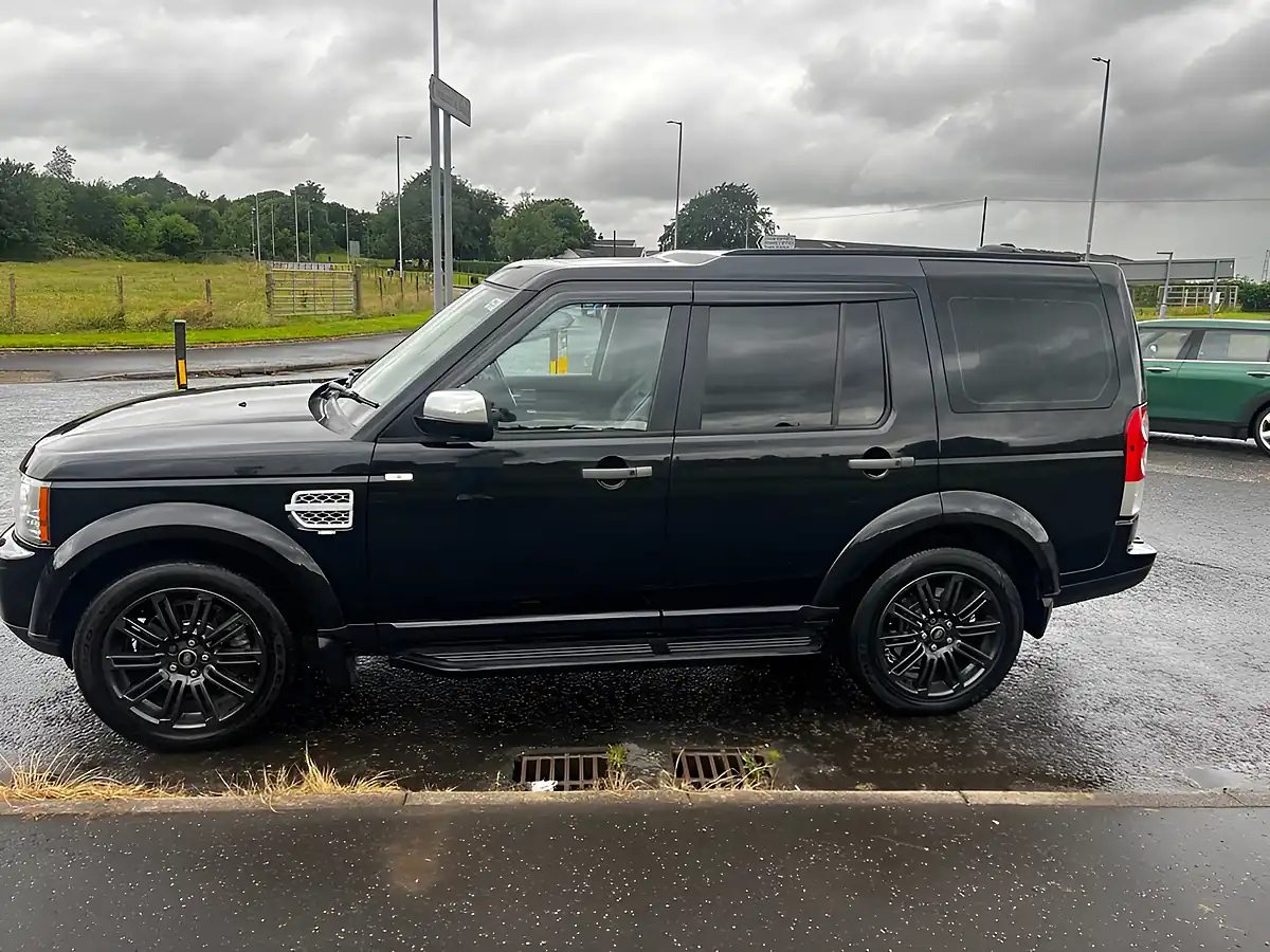Used 2012 Land Rover Discovery 4 Hse Black - Interior and Exterior details 19
