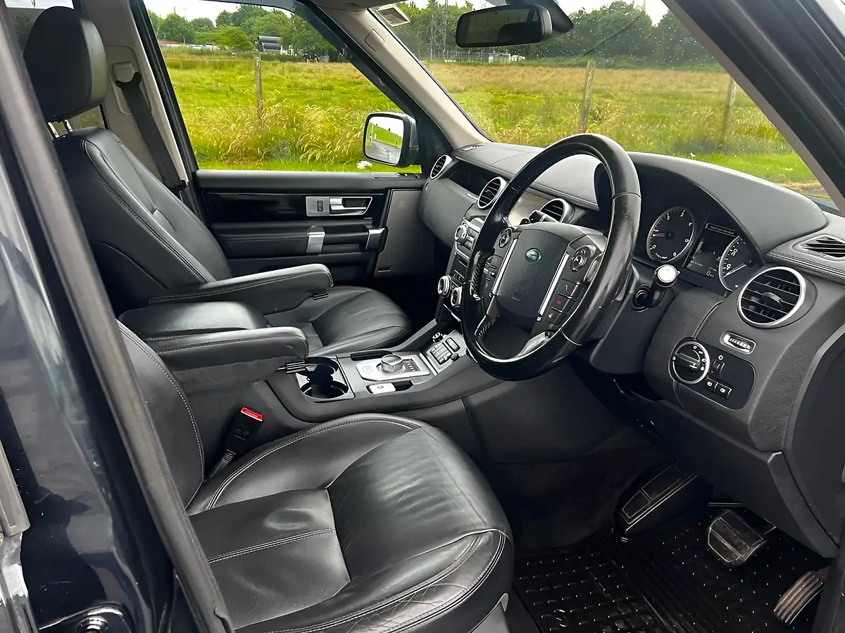 Used 2012 Land Rover Discovery 4 Hse Black - Interior and Exterior details 8