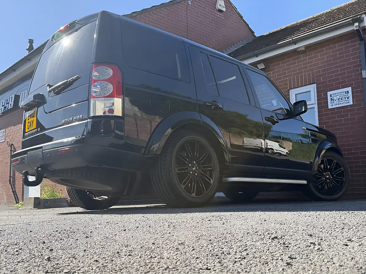 Used 2012 Land Rover Discovery 4 Hse Black - Interior and Exterior details 10