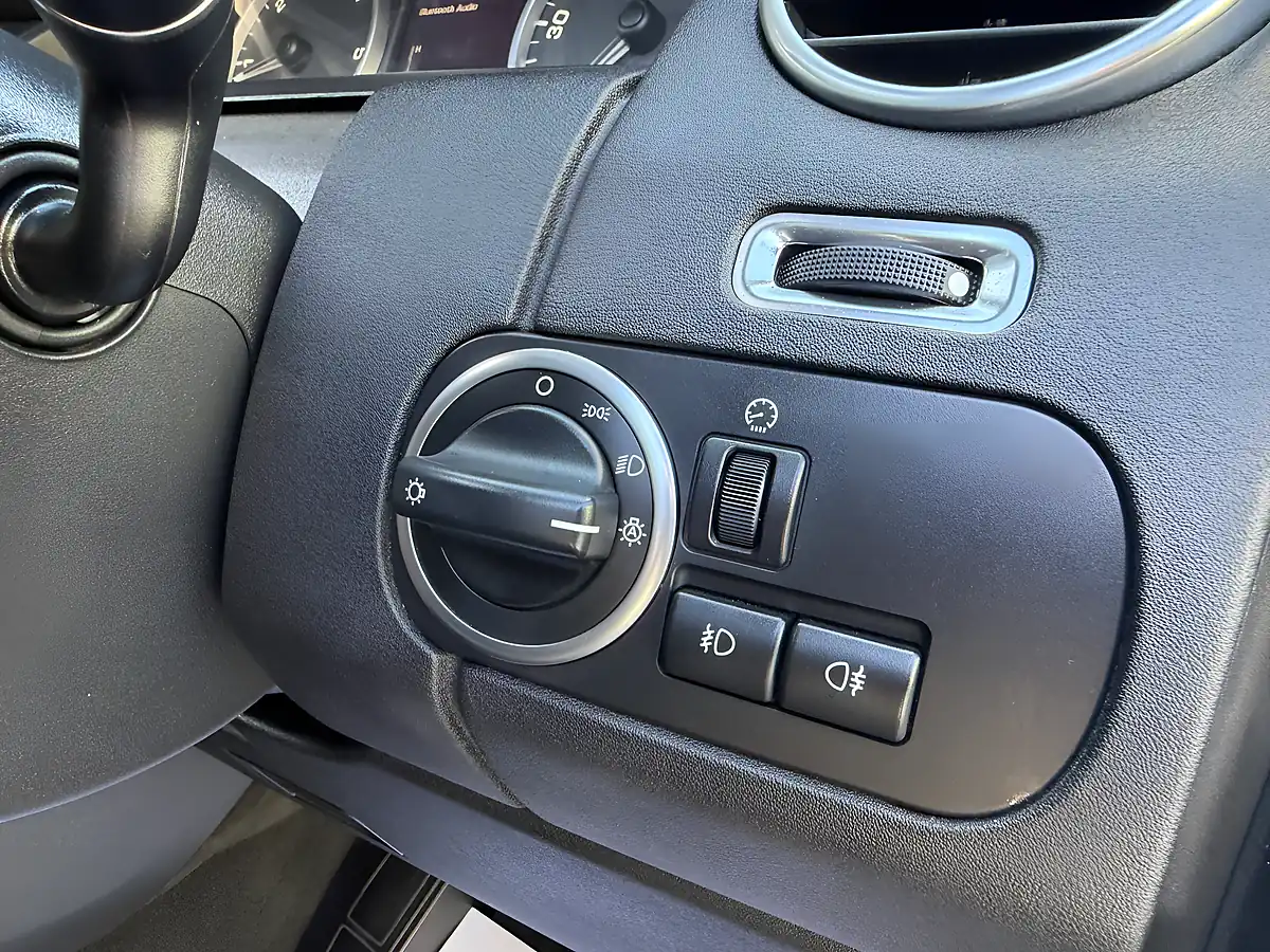 Used 2012 Land Rover Discovery 4 Hse Black - Interior and Exterior details 13