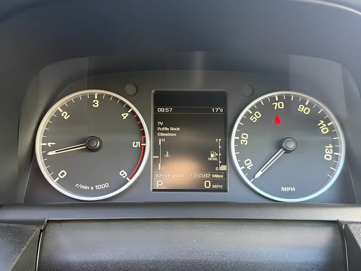 Used 2012 Land Rover Discovery 4 Hse Black - Interior and Exterior details 20
