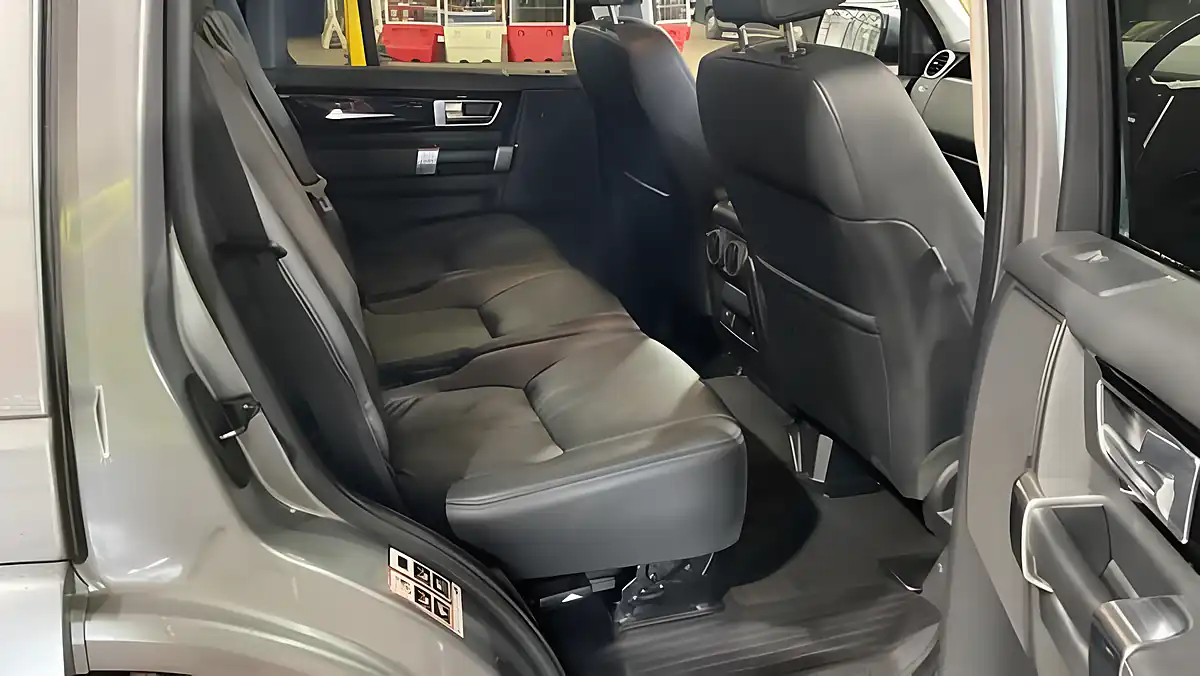 Used 2012 Land Rover Discovery 4 Hse Grey - Interior and Exterior details 10