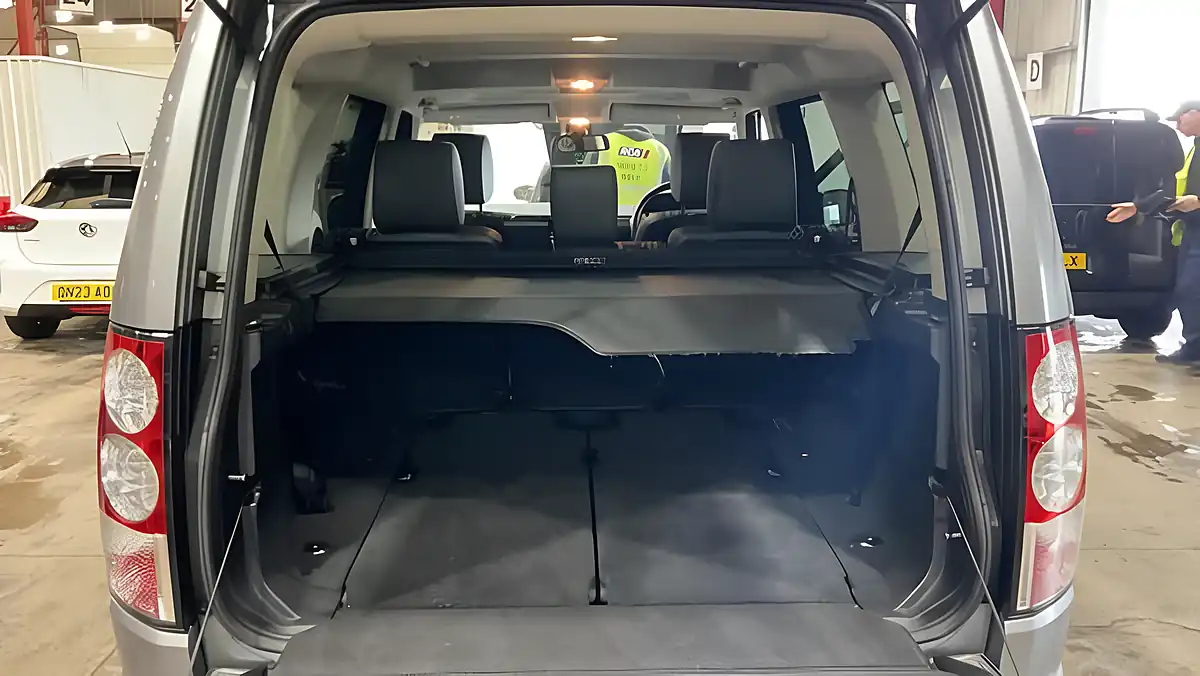 Used 2012 Land Rover Discovery 4 Hse Grey - Interior and Exterior details 9