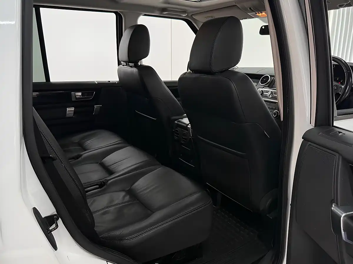 Used 2012 Land Rover Discovery 4 Hse White - Interior and Exterior details 13