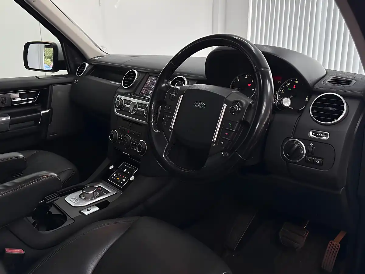 Used 2012 Land Rover Discovery 4 Hse White - Interior and Exterior details 15