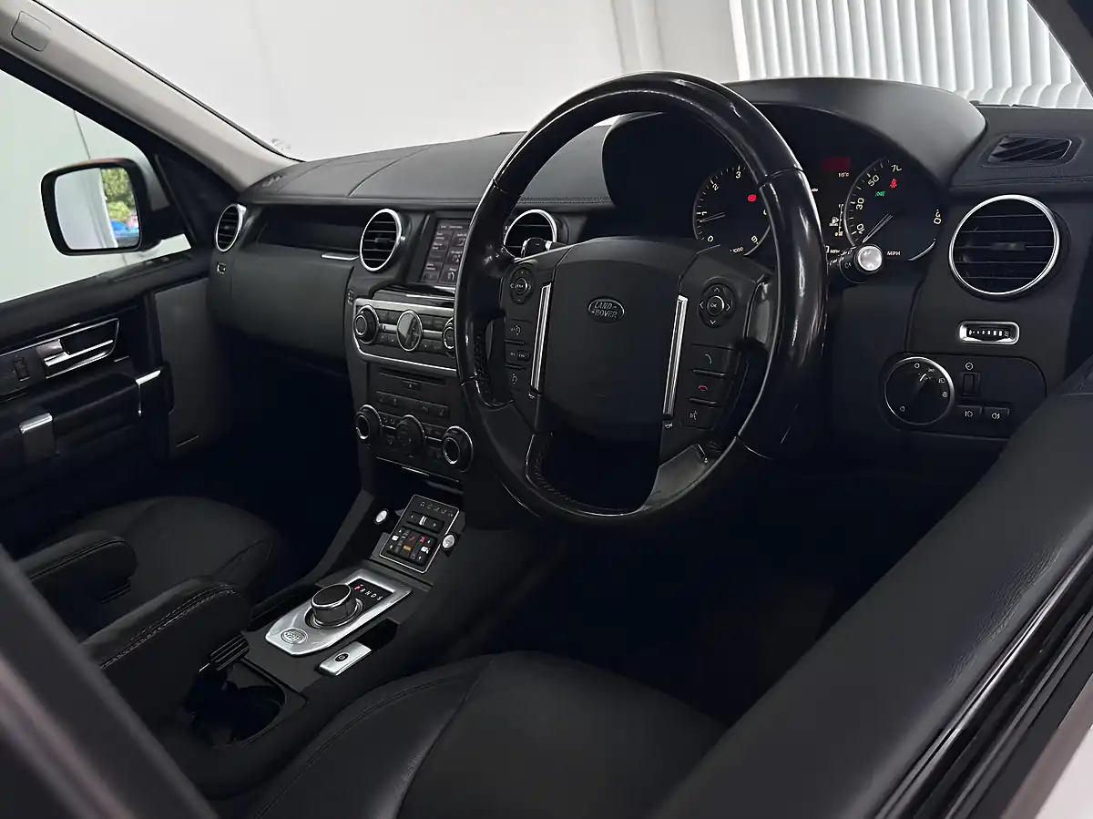 Used 2012 Land Rover Discovery 4 Hse White - Interior and Exterior details 2