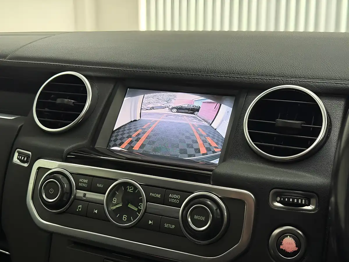 Used 2012 Land Rover Discovery 4 Hse White - Interior and Exterior details 20