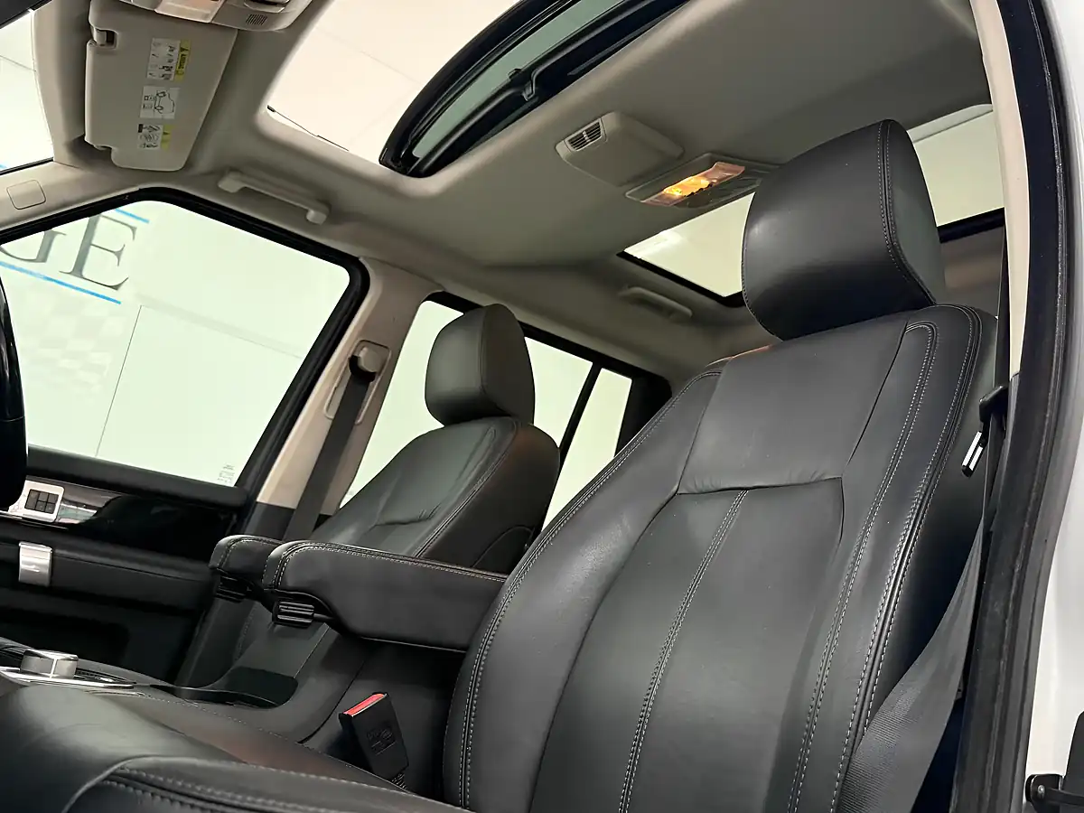 Used 2012 Land Rover Discovery 4 Hse White - Interior and Exterior details 3