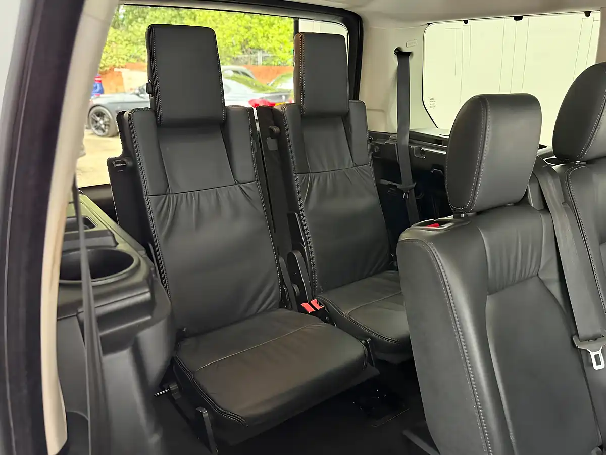 Used 2012 Land Rover Discovery 4 Hse White - Interior and Exterior details 4