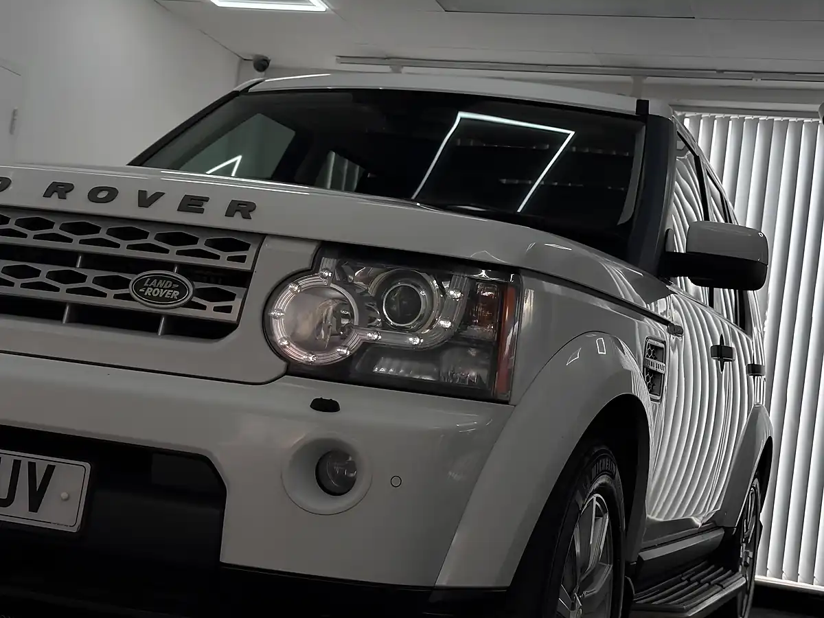 Used 2012 Land Rover Discovery 4 Hse White - Interior and Exterior details 5
