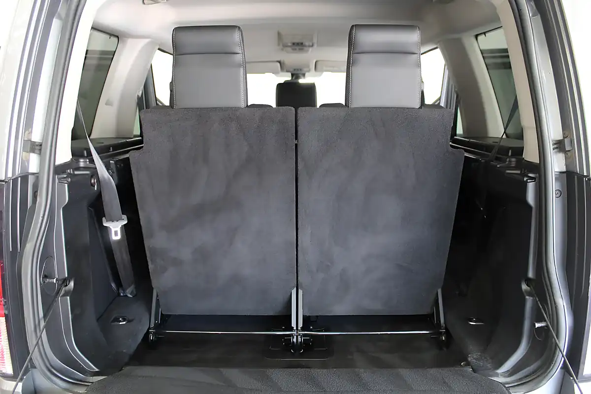 Used 2012 Land Rover Discovery 4 Xs Grey - Interior and Exterior details 12