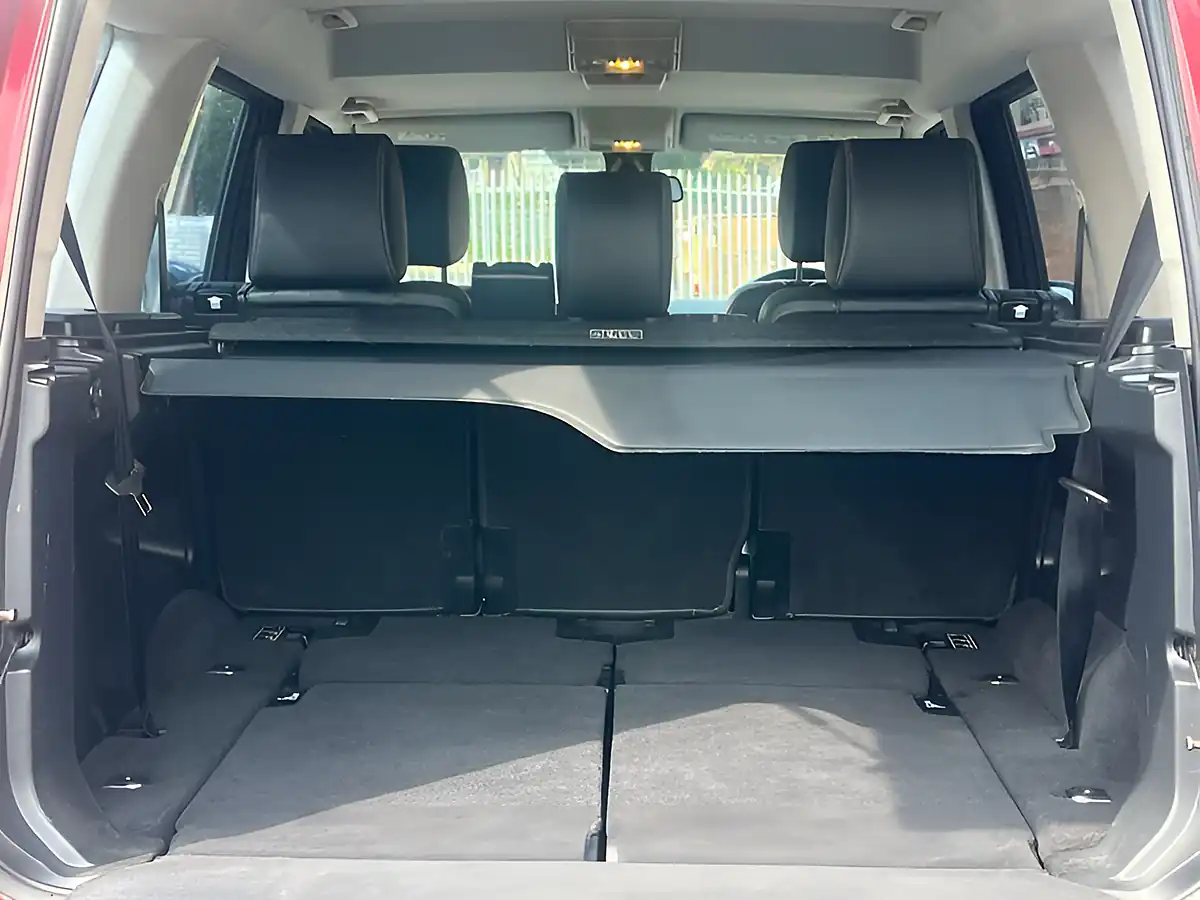 Used 2012 Land Rover Discovery Xs Firenze Red - Interior and Exterior details 14