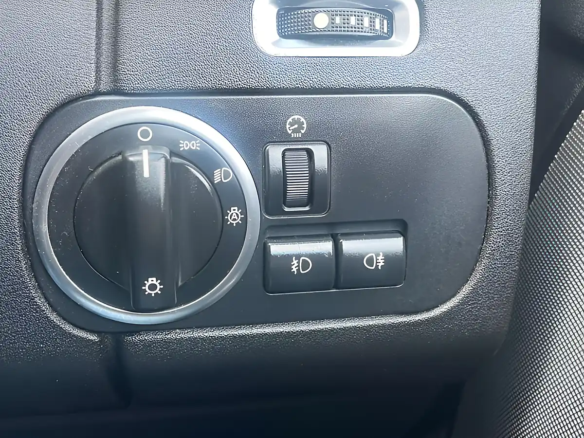 Used 2012 Land Rover Discovery Xs Firenze Red - Interior and Exterior details 15
