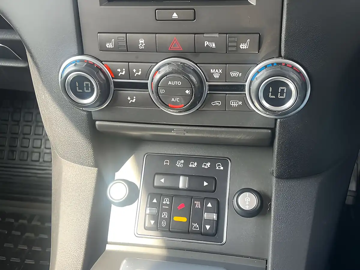 Used 2012 Land Rover Discovery Xs Firenze Red - Interior and Exterior details 18
