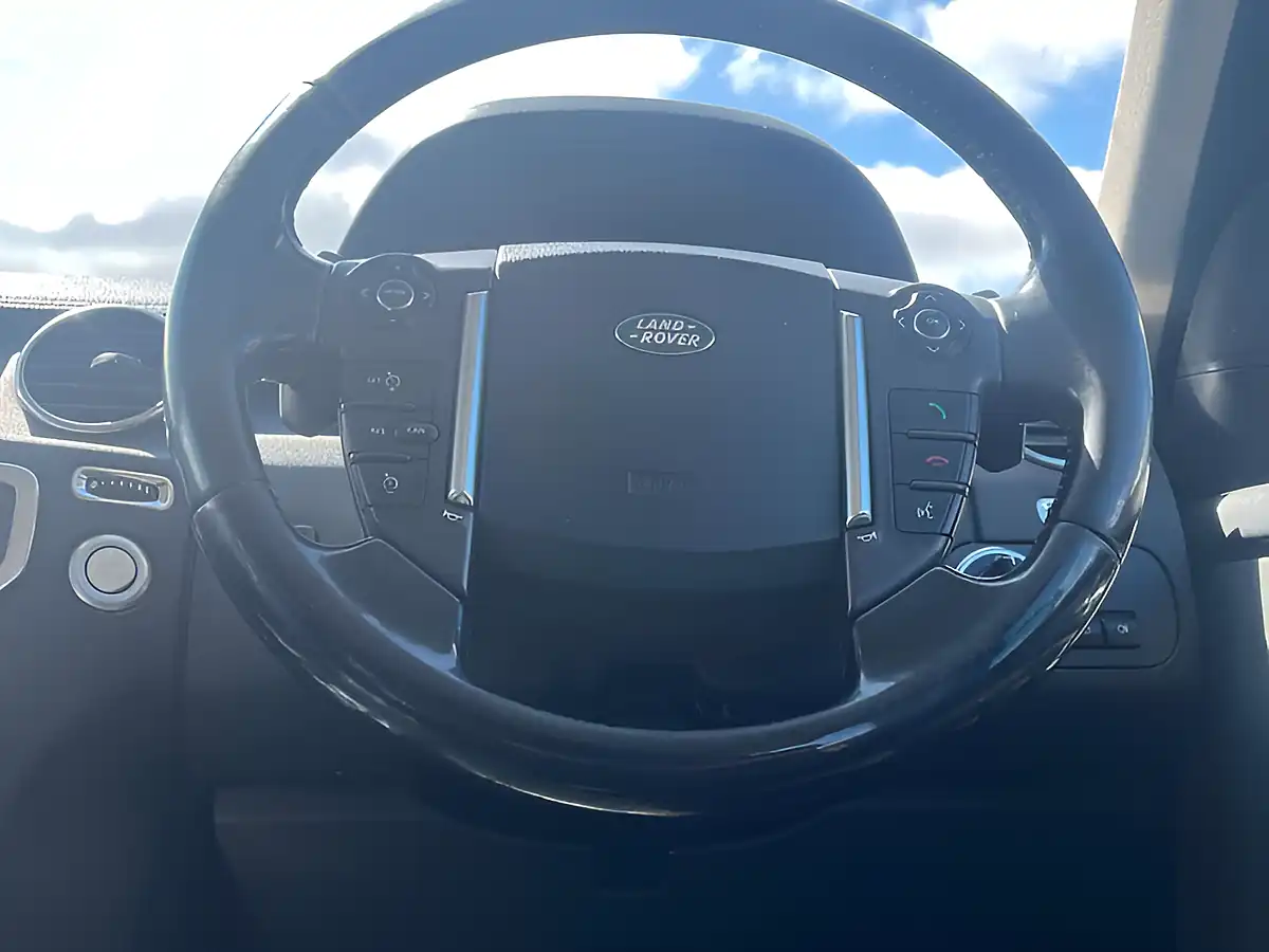 Used 2012 Land Rover Discovery Xs Silver - Interior and Exterior details 10