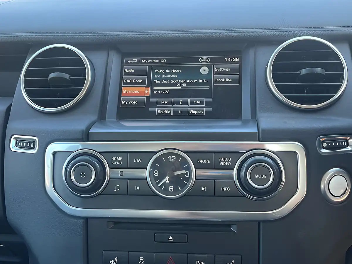Used 2012 Land Rover Discovery Xs Silver - Interior and Exterior details 14