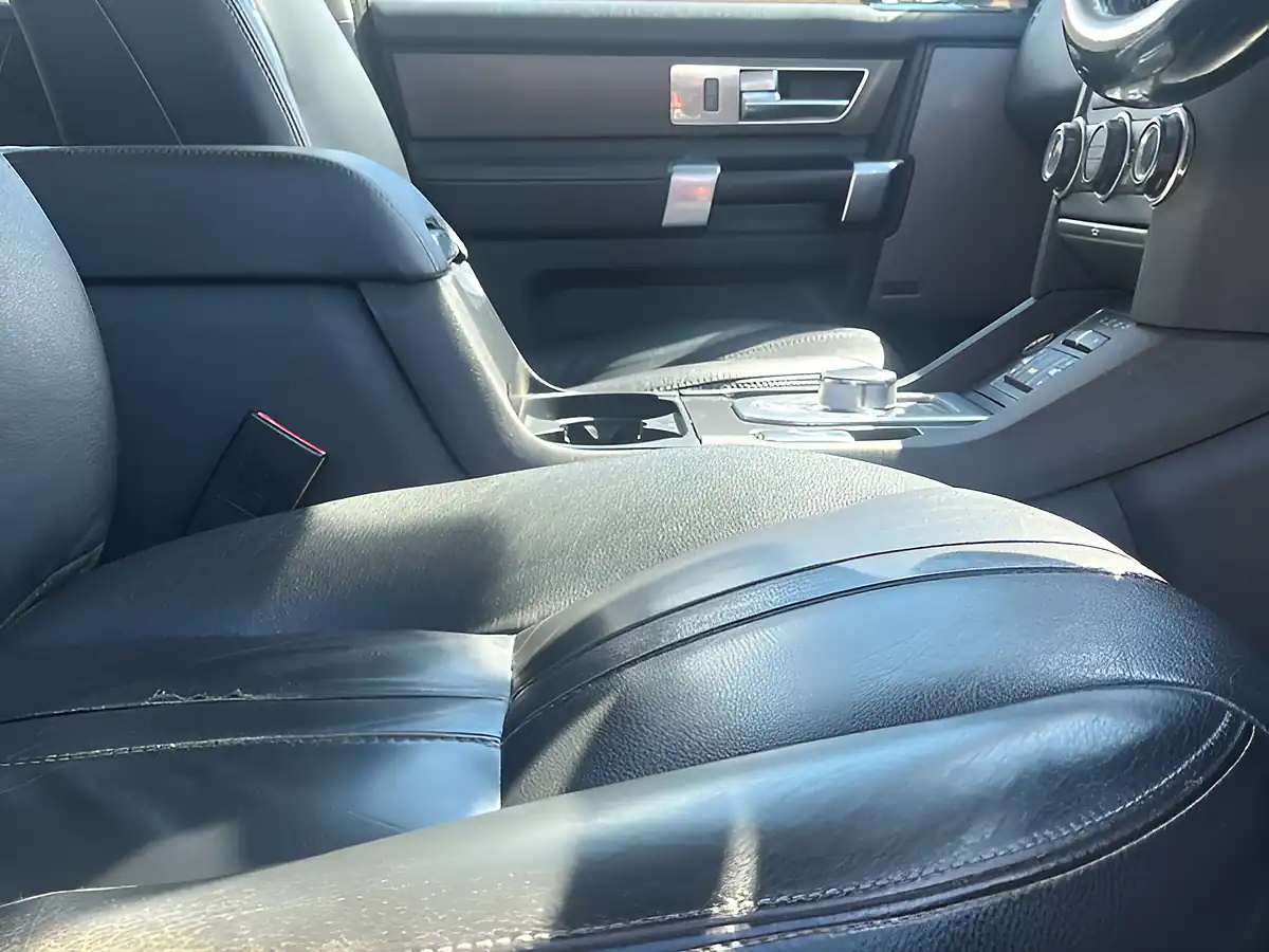 Used 2012 Land Rover Discovery Xs Silver - Interior and Exterior details 16