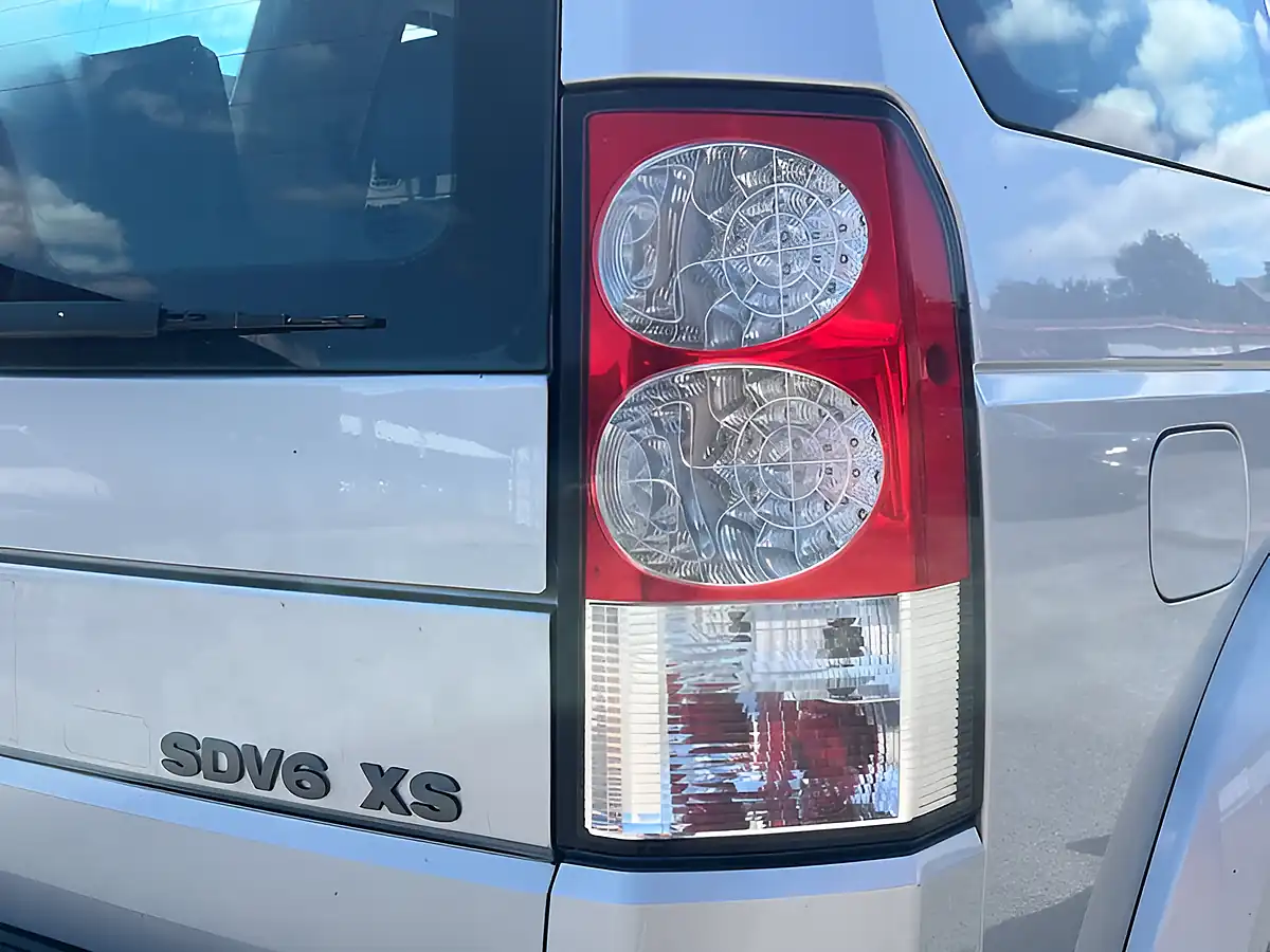 Used 2012 Land Rover Discovery Xs Silver - Interior and Exterior details 17