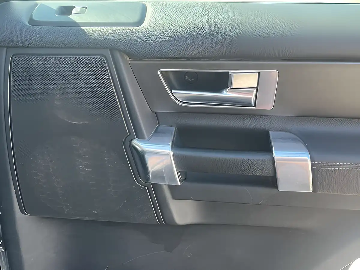 Used 2012 Land Rover Discovery Xs Silver - Interior and Exterior details 20