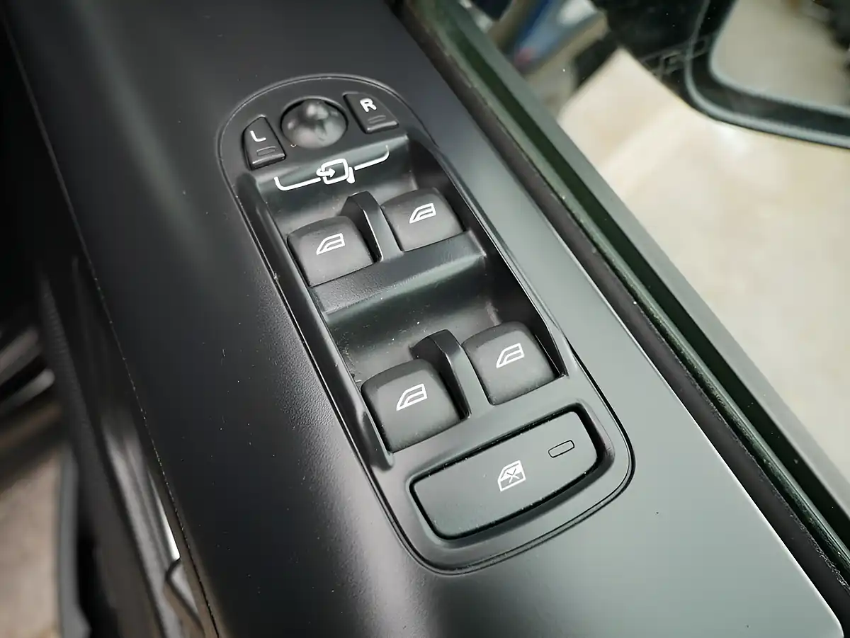 Used 2012 Land Rover Freelander 2 Gs Black - Interior and Exterior details 12
