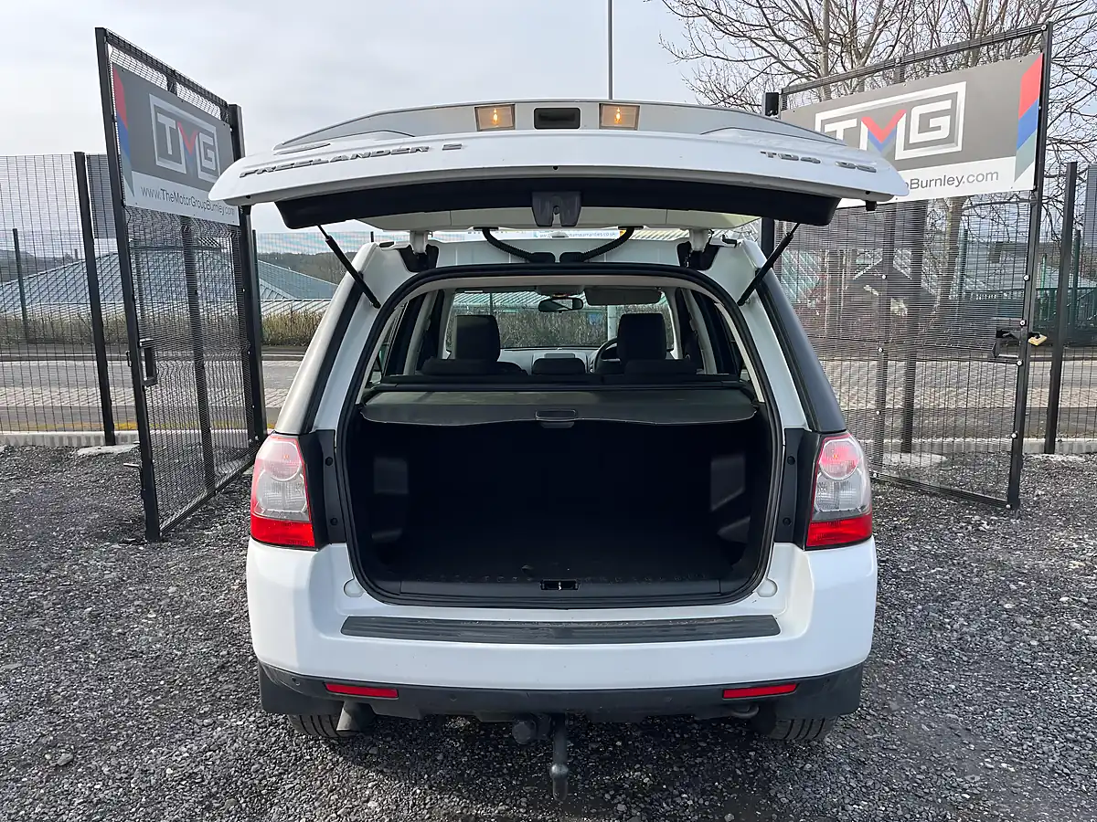 Used 2012 Land Rover Freelander 2 Gs White - Interior and Exterior details 9
