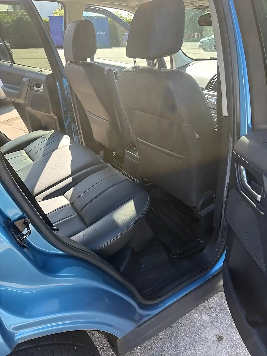 Used 2012 Land Rover Freelander 2 Hse Blue - Interior and Exterior details 7
