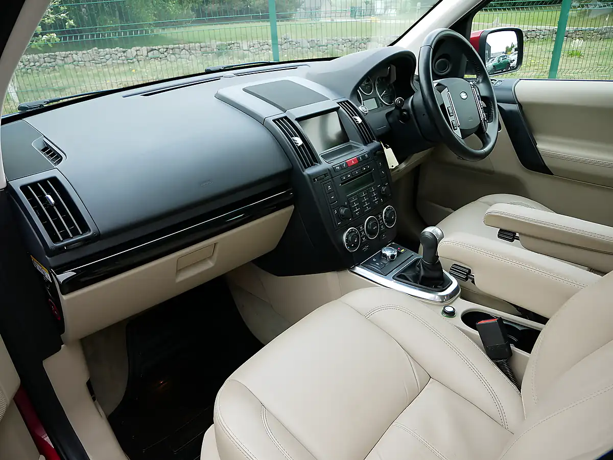 Used 2012 Land Rover Freelander 2 Hse Firenze Red Metallic - Interior and Exterior details 12