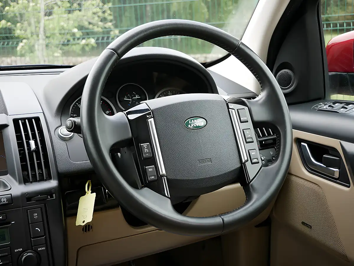 Used 2012 Land Rover Freelander 2 Hse Firenze Red Metallic - Interior and Exterior details 16