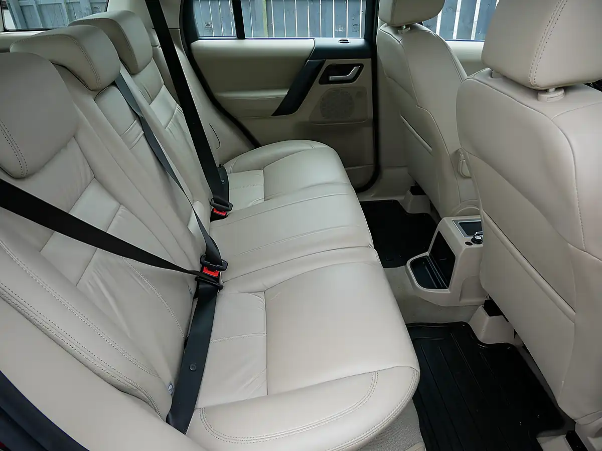 Used 2012 Land Rover Freelander 2 Hse Firenze Red Metallic - Interior and Exterior details 18