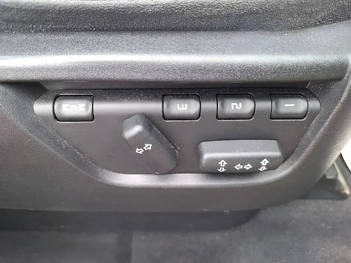 Used 2012 Land Rover Freelander 2 Hse Lux Silver - Interior and Exterior details 15