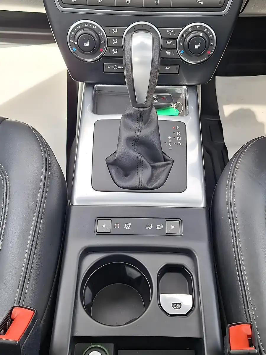 Used 2012 Land Rover Freelander 2 Hse Lux Silver - Interior and Exterior details 9