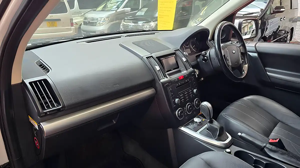 Used 2012 Land Rover Freelander 2 Leather White - Interior and Exterior details 12