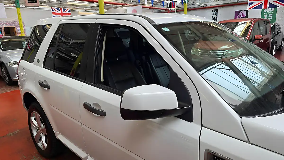 Used 2012 Land Rover Freelander 2 Leather White - Interior and Exterior details 16