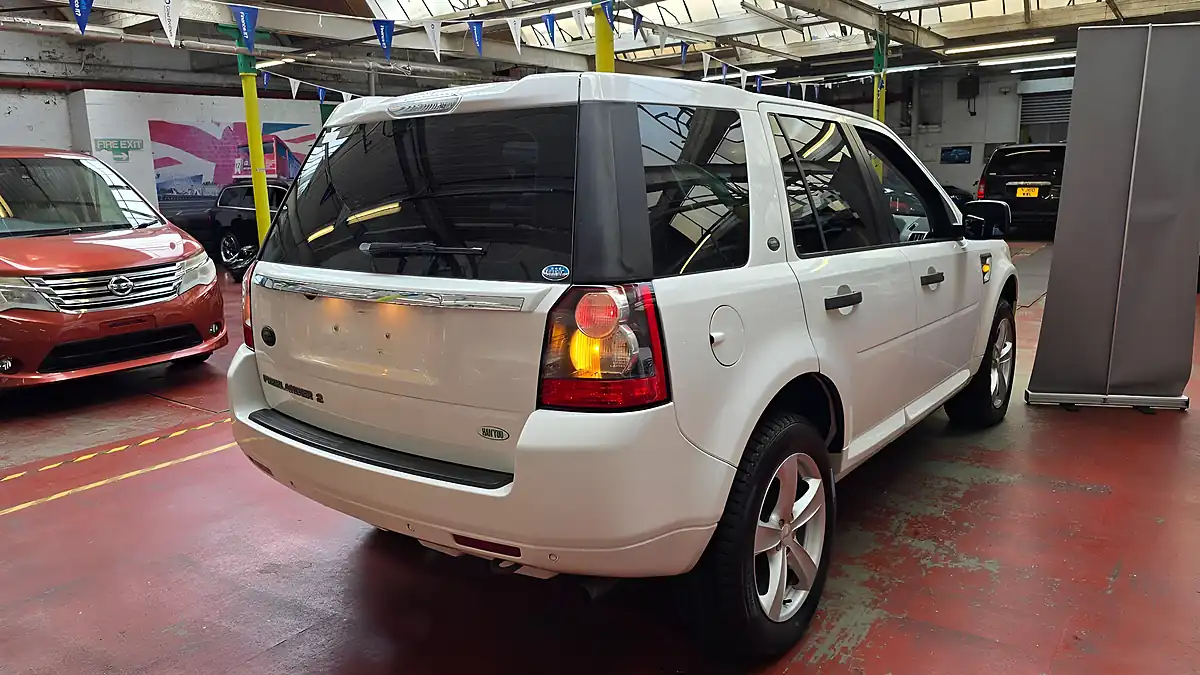 Used 2012 Land Rover Freelander 2 Leather White - Interior and Exterior details 3