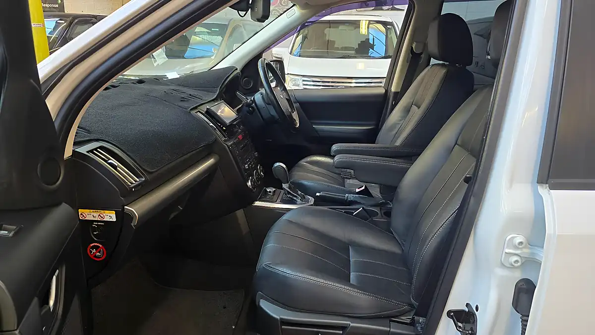 Used 2012 Land Rover Freelander 2 White - Interior and Exterior details 10