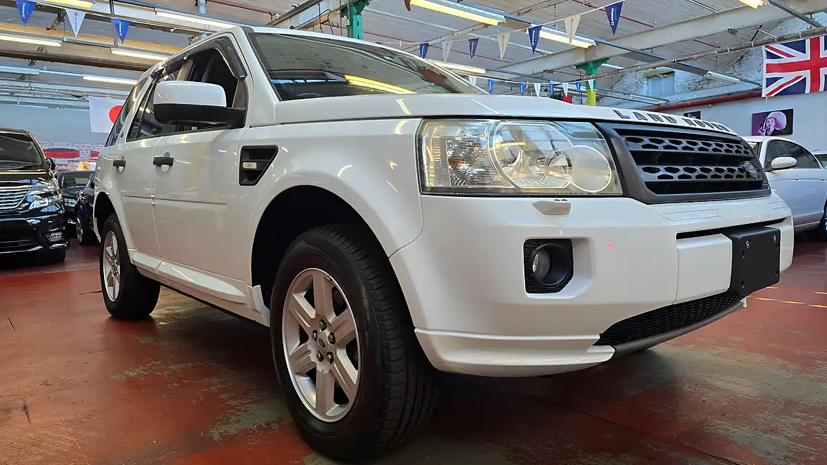 Used 2012 Land Rover Freelander 2 White - Interior and Exterior details 16