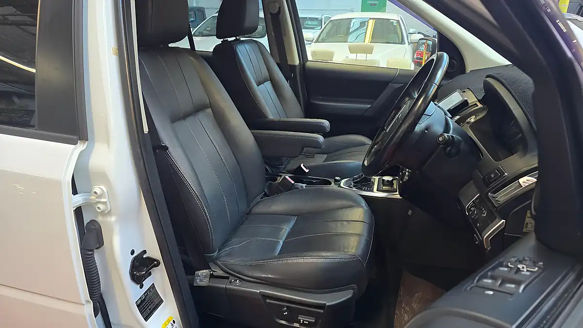 Used 2012 Land Rover Freelander 2 White - Interior and Exterior details 5