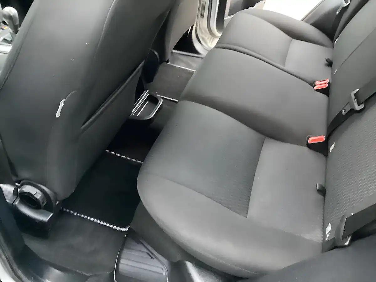 Used 2012 Land Rover Freelander Gs Silver - Interior and Exterior details 11