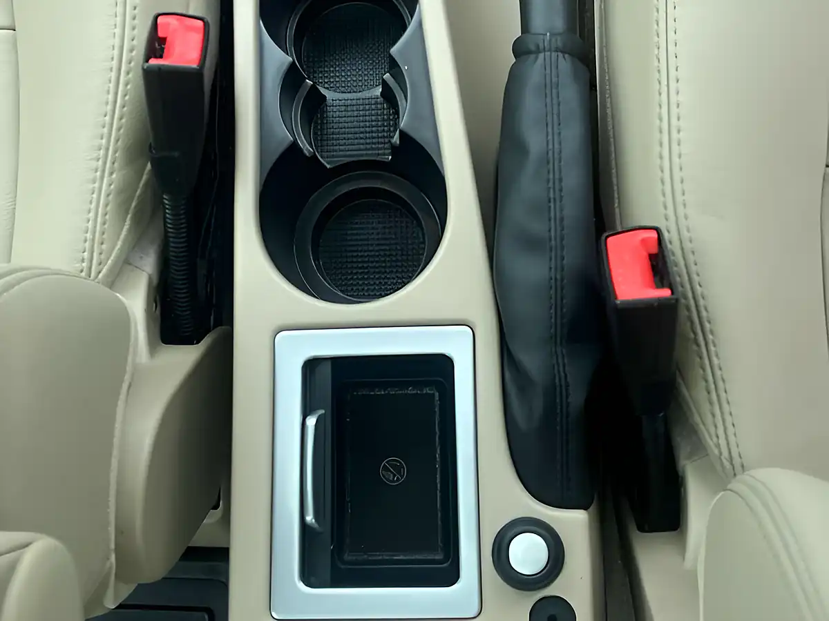 Used 2012 Land Rover Freelander Hse Silver - Interior and Exterior details 11