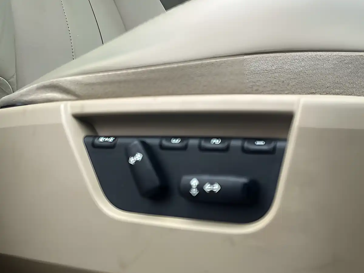 Used 2012 Land Rover Freelander Hse Silver - Interior and Exterior details 12