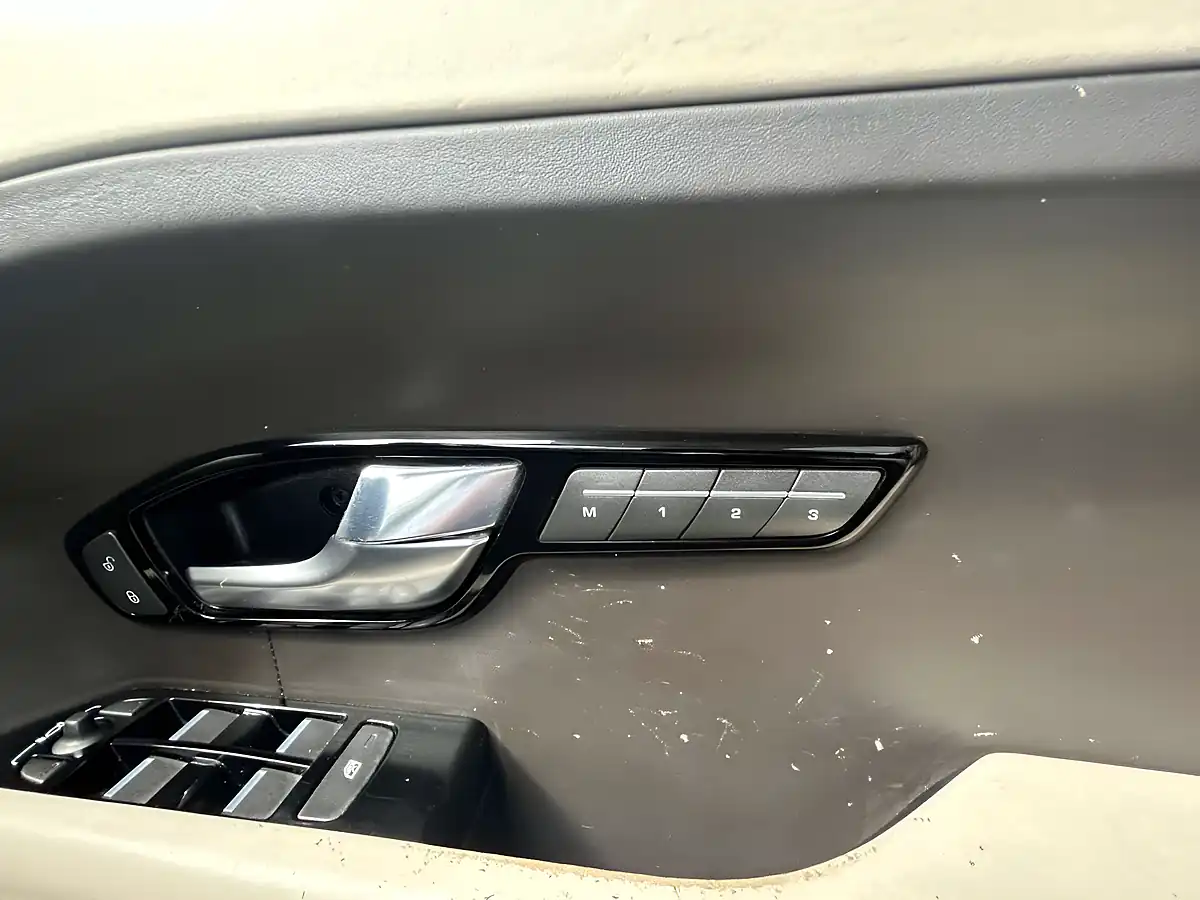Used 2012 Land Rover Range Rover Evoque Prestige Black - Interior and Exterior details 11